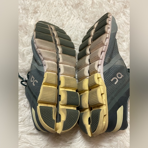 ON CLOUD HELION SWISS ENGINEERED RUNNING SHOES - Picture 12 of 16